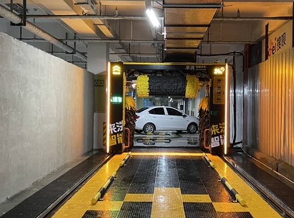 濟(jì)南章丘大潤發(fā)安裝車客林無人值守洗車機(jī)