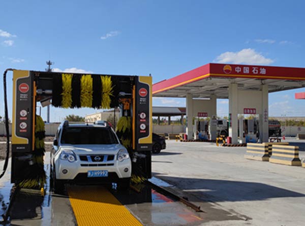 湖北孝感“安大加油站”自動洗車機(jī)